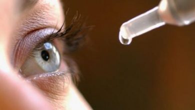 صورة باحثون يطورون قطرة عين تغني عن نظارات القراءة