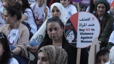 صورة وقفة احتجاج في القامشلي على العنف ضد النساء