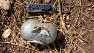 صورة مقتل طفل وإصابة 3 آخرين بانفجار قنبلة من مخلفات الحرب في ريف إدلب