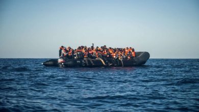 صورة غرق مهاجر سوري من درعا وسفينة تجارية تنقذ 68 مهاجرا في بحر إيجة