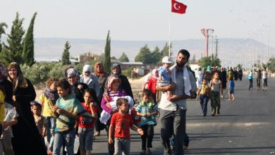 صورة يشكلون الحلقة الأضعف.. تراجع قيمة الليرة التركية يزيد معاناة اللاجئين السوريين
