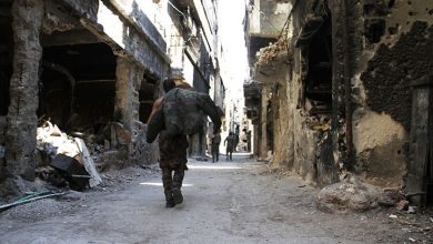 صورة اشتباكات بين قوات النظام السوري ومجموعة تهريب الحشيش في مخيم اليرموك