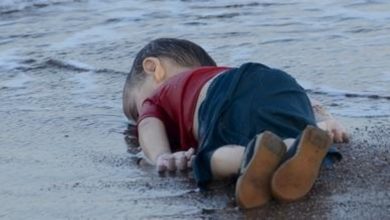 صورة بعد مأساة الطفل ريان المغربي.. موقع أمريكي يسلط الضوء على مآسٍ يعيشها أطفال سوريا