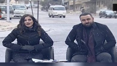صورة وسط الثلج …. برنامج على الإخبارية السورية يثير موجة سخرية واسعة
