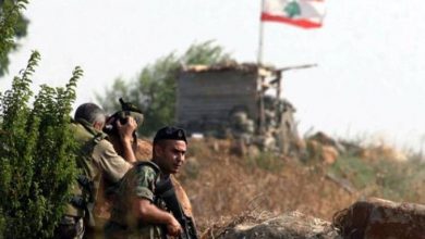 صورة سوري ويمني.. الجيش اللبناني يحرر مخطوفين على الحدود السورية