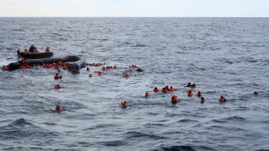 صورة غرق عائلة سورية قبالة سواحل ليبيا أثناء محاولتهم الوصول إلى أوروبا