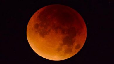 صورة “القمر الدموي” .. العالم على موعد مع ظاهرة نادرة غدًا الأحد