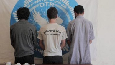 صورة القبض على 3 أشخاص بتهمة تجارة الأسلحة في بلدة الكرامة شرق الرقة
