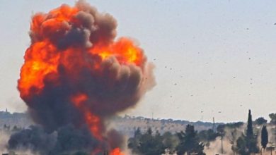 صورة هجوم جوي وانفجارات عنيفة في سوريا