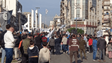 صورة مظاهرة في لبنان للمطالبة بالإفراج عن معتقلين معارضين لنظام الأسد