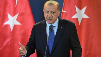 صورة أردوغان: إسرائيل تلعب لعبة خطيرة بتعاونها مع “تنظيمات إرهابية”