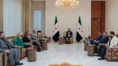 صورة عضو في الكونغرس الأميركي يقابل الرئيس الشرع