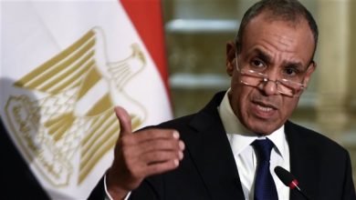 صورة مصر تندد باستهانة إسرائيل باتفاق وقف إطلاق النار مع سوريا