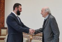 صورة جنبلاط يدعو من دمشق لحصر السلاح بيد الدولة ورفض دعوات “الحماية الدولية”