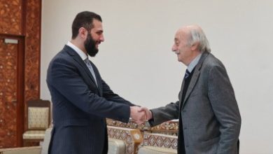 صورة جنبلاط يدعو من دمشق لحصر السلاح بيد الدولة ورفض دعوات “الحماية الدولية”