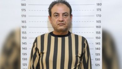 صورة تورط بتعذيب وقتل معتقلين.. إلقاء القبض على طبيب في “مسلخ تشرين” العسكري