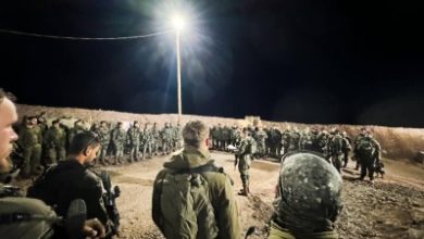 صورة مع استمرار العمليات الإسرائيلية.. جيش الاحتلال يعلن سحب “لواء المظليين” من سوريا