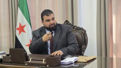 صورة بعد الاعتداء على مبنى محافظة السويداء.. مصطفى البكور يقدّم استقالته رسمياً