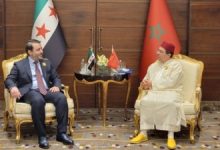 صورة بحضور بعثة مغربية.. الحكومة السورية تغلق مقار “جبهة البوليساريو” في دمشق