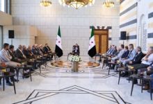 صورة الرئيس الشرع يستقبل وفداً من وجهاء السويداء للحديث عن واقع المحافظة