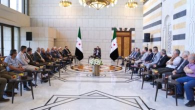 صورة الرئيس الشرع يستقبل وفداً من وجهاء السويداء للحديث عن واقع المحافظة