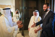 صورة أمير الكويت يستقبل الرئيس السوري أحمد الشرع في قصر البيان