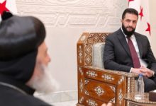 صورة الشرع يؤكد لوكيل بطريركية أنطاكيا على أهمية تكاتف السوريين لحماية البلاد