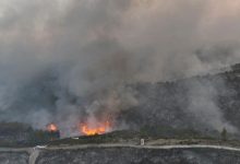 صورة الرياح تعرقل جهود السيطرة على حريق غابات اللاذقية يمتد لـ20 كيلومتراً مربعاً
