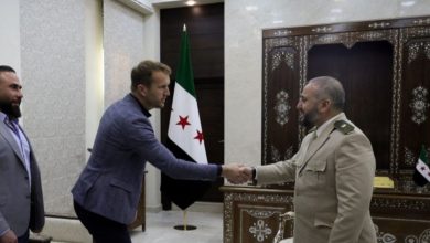 صورة وزير الدفاع يناقش مع وفد عسكري من هولندا سبل تعزيز التعاون الثنائي
