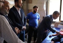 صورة وفد من حلب يطمئن على المصابين بتفجير النيرب في مشفى الرازي