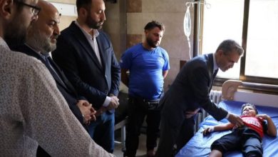 صورة وفد من حلب يطمئن على المصابين بتفجير النيرب في مشفى الرازي