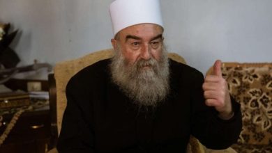 صورة الهجري يجدد رفضه لدخول المؤسسات الأمنية والعسكرية إلى السويداء