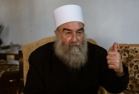 صورة الشيخ حكمت الهجري يعلن رفضه للاتفاق الأخير بين الحكومة السورية ووجهاء السويداء