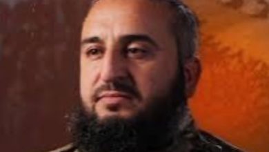 صورة وزير الدفاع يعرب عن تعازيه لأسر الشهداء ويتعهد بالوفاء لمسيرتهم