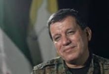 صورة مظلوم عبدي يتحدث عن تسليم مؤسسات الدولة للحكومة السورية