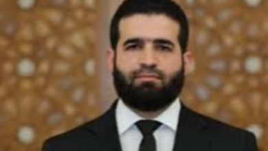 صورة أنس خطاب يؤكد على الاستمرار في ملاحقة مجرمي الحرب وتحقيق العدالة الانتقالية