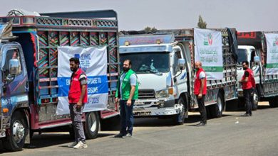 صورة وفدان من “الجبهة الوطنية العربية” و”رحمة بلا حدود” يزوران درعا لتوزيع مساعدات طبية