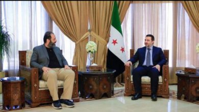 صورة الشيباني يلتقي فريق بحث مجزرة التضامن ويؤكد على المحاسبة والعدالة