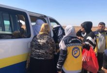 صورة إجلاء عشرات العائلات من السويداء عبر معبر بصرى الشام الإنساني