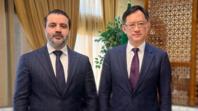 صورة وزير الخارجية السوري يبحث مع السفير الصيني بدمشق المستجدات الإقليمية والدولية