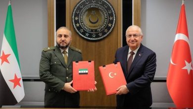صورة توقيع مذكرة تفاهم للتعاون الدفاعي بين وزارتي الدفاع سوريا وتركيا