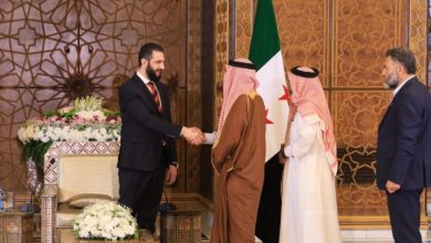 صورة وفد من ممثلي الفعاليات المجتمعية في إدلب يلتقي الرئيس الشرع