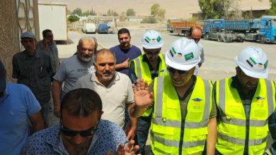 صورة وفد سعودي يطلع على معمل إسمنت عدرا ضمن تنفيذ اتفاق لإنتاج الإسمنت البوزلاني