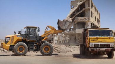 صورة حملة في درعا لإزالة الأنقاض وفتح الطرقات تمهيداً لعودة السكان