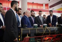 صورة معاون الأمين العام لرئاسة الجمهورية ووزير النقل يتفقدان أجنحة الوزارة بمعرض دمشق الدولي غير العنوان