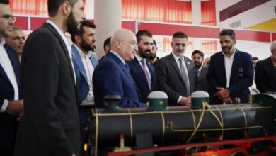 صورة معاون الأمين العام لرئاسة الجمهورية ووزير النقل يتفقدان أجنحة الوزارة بمعرض دمشق الدولي غير العنوان