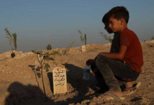 صورة تخليداً لذكرى المعتقلين.. سوريون يزرعون 500 شجرة بإدلب