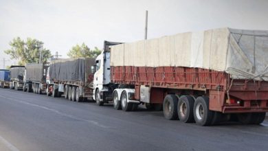 صورة مكوّنة من 84 شاحنة.. دخول قافلة إغاثية وتجارية جديدة إلى السويداء