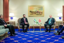 صورة الرئيس الشرع يلتقي نظيريه اللبناني والتركي على هامش قمة الدوحة