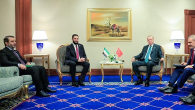صورة الرئيس الشرع يلتقي نظيريه اللبناني والتركي على هامش قمة الدوحة